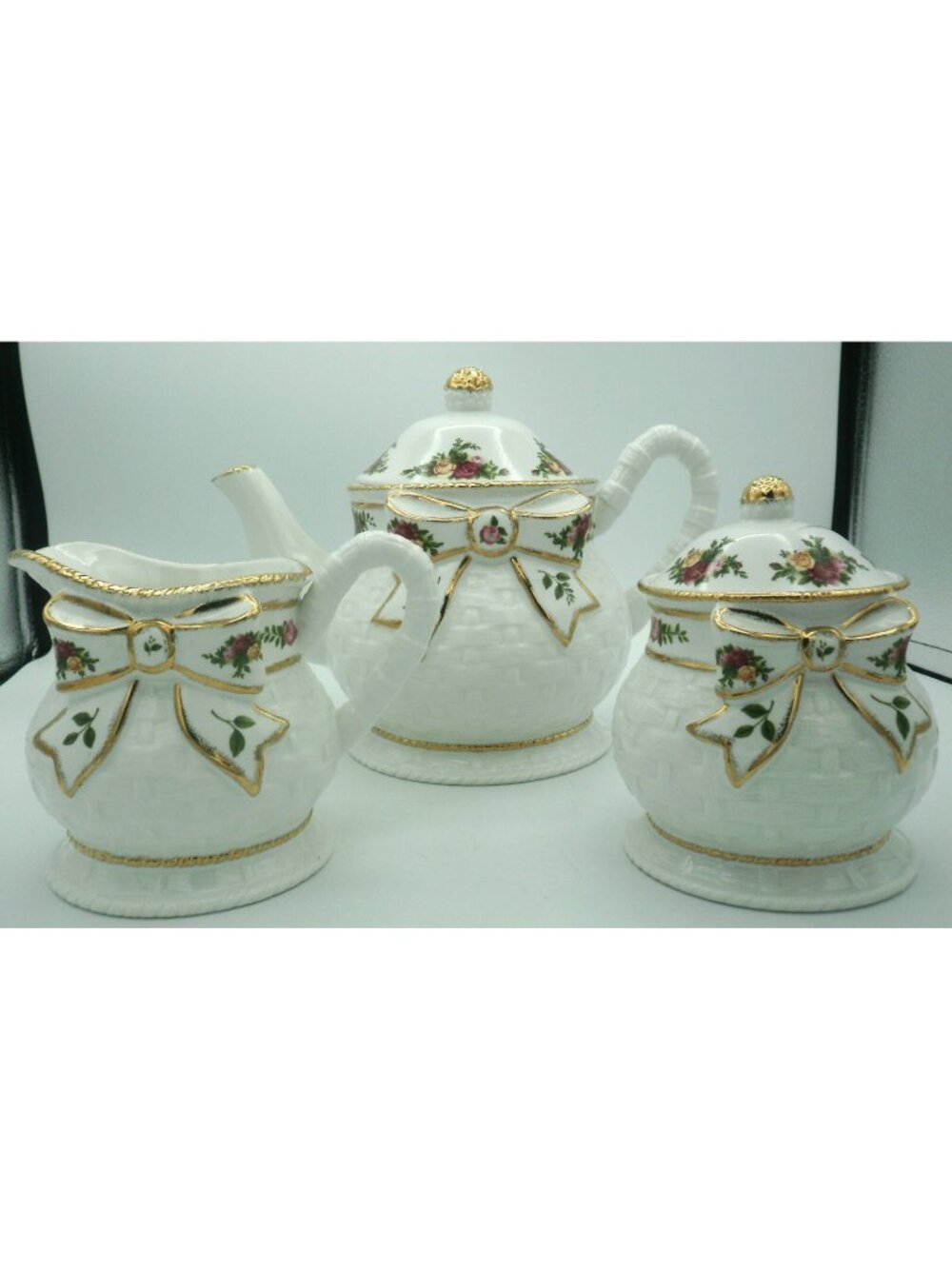 Royal Albert Christmas Old Country Rose Basket Weave 5 piece Tea Set